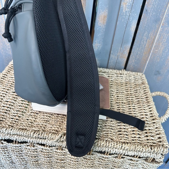 Duchamp London Sling Bag Backpack Rubberized Charcoal - Picture 8 of 15